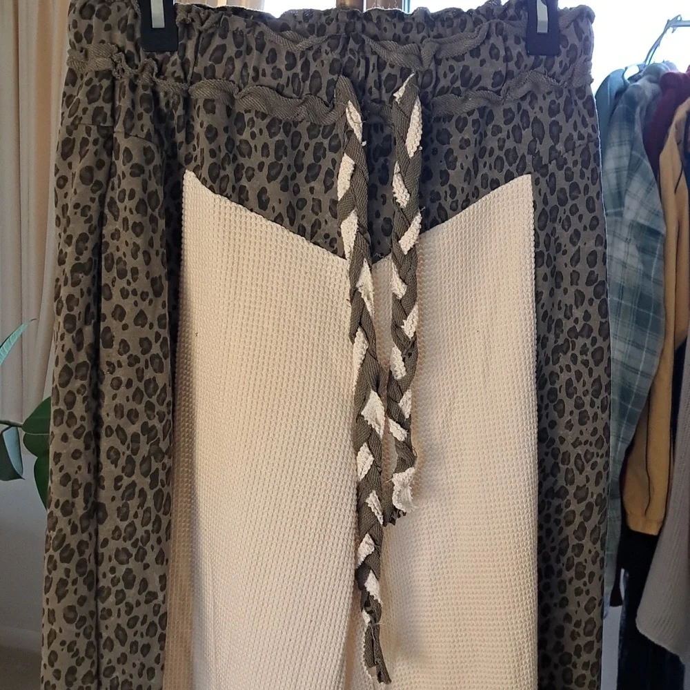 POL Two-Tone Leopard Trim Cream Lounge Pants Wide Leg Inseam 28.5 - Picture 3 of 9